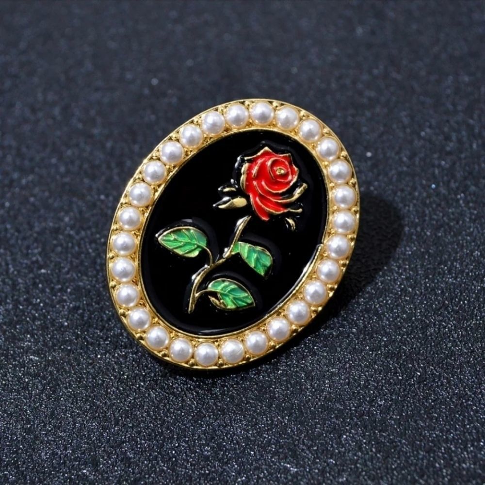 Elegant Vintage Rose Pearl Cameo Brooch Pin